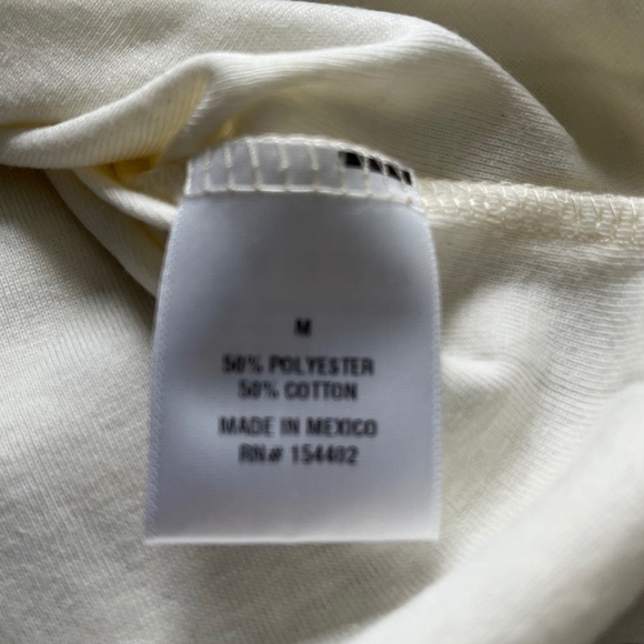 Set of 2 Vinyl Icons Graphic Crop Tees - JUNIORS Medium - Picture 7 of 8